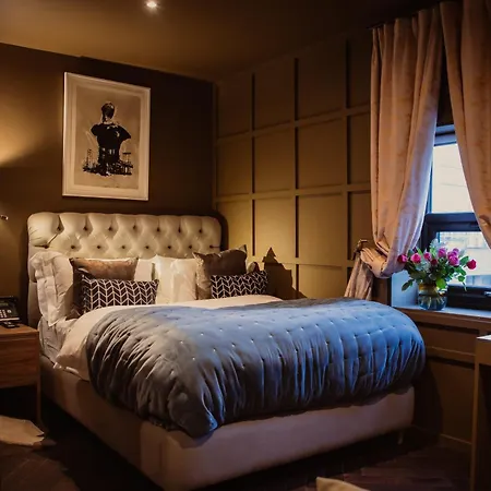Studio Flat With Private Bathroom & Kitchenette